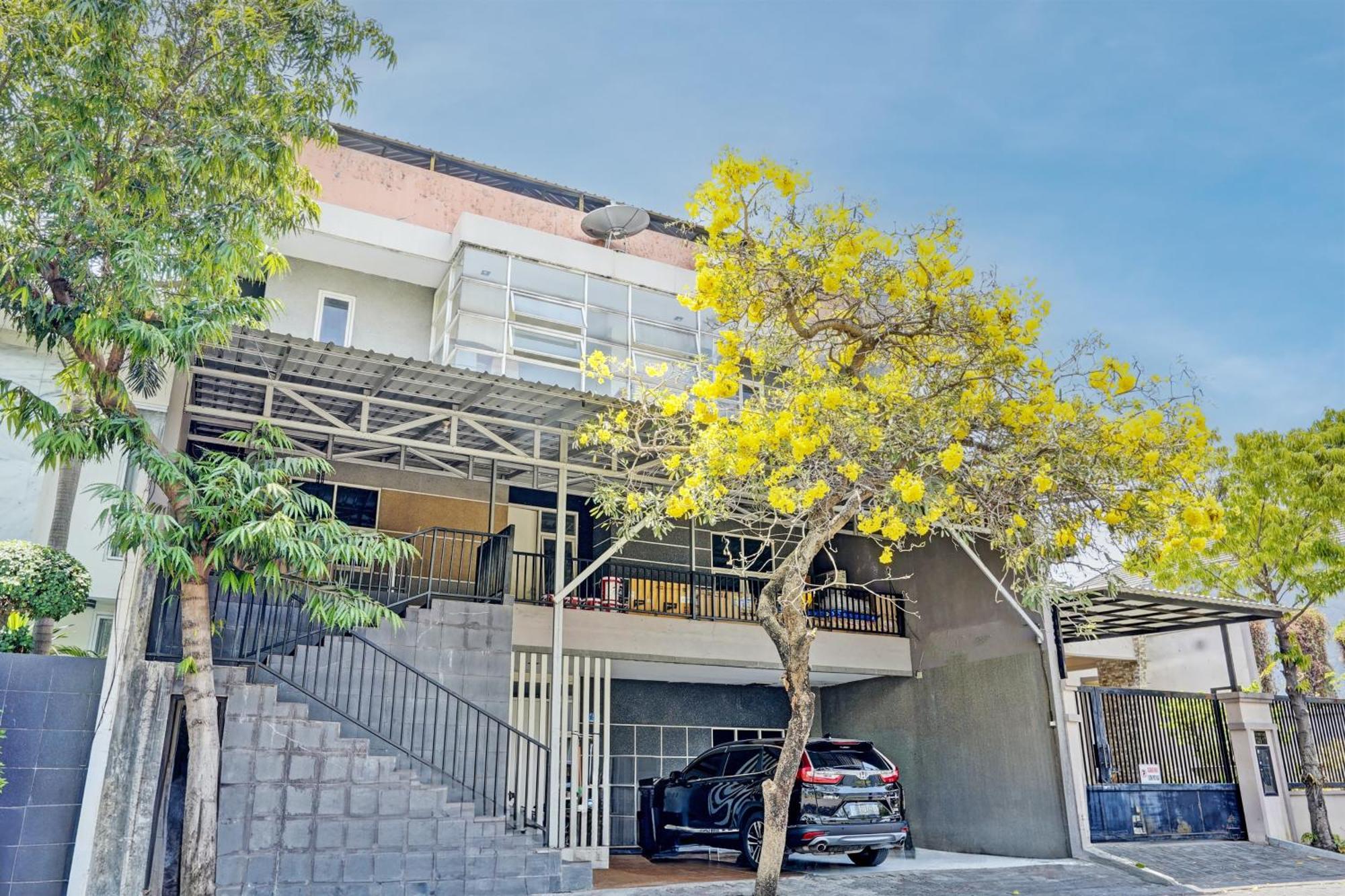 Oyo 93112 Garden Homestay 3 Merlion Сурабая Екстериор снимка