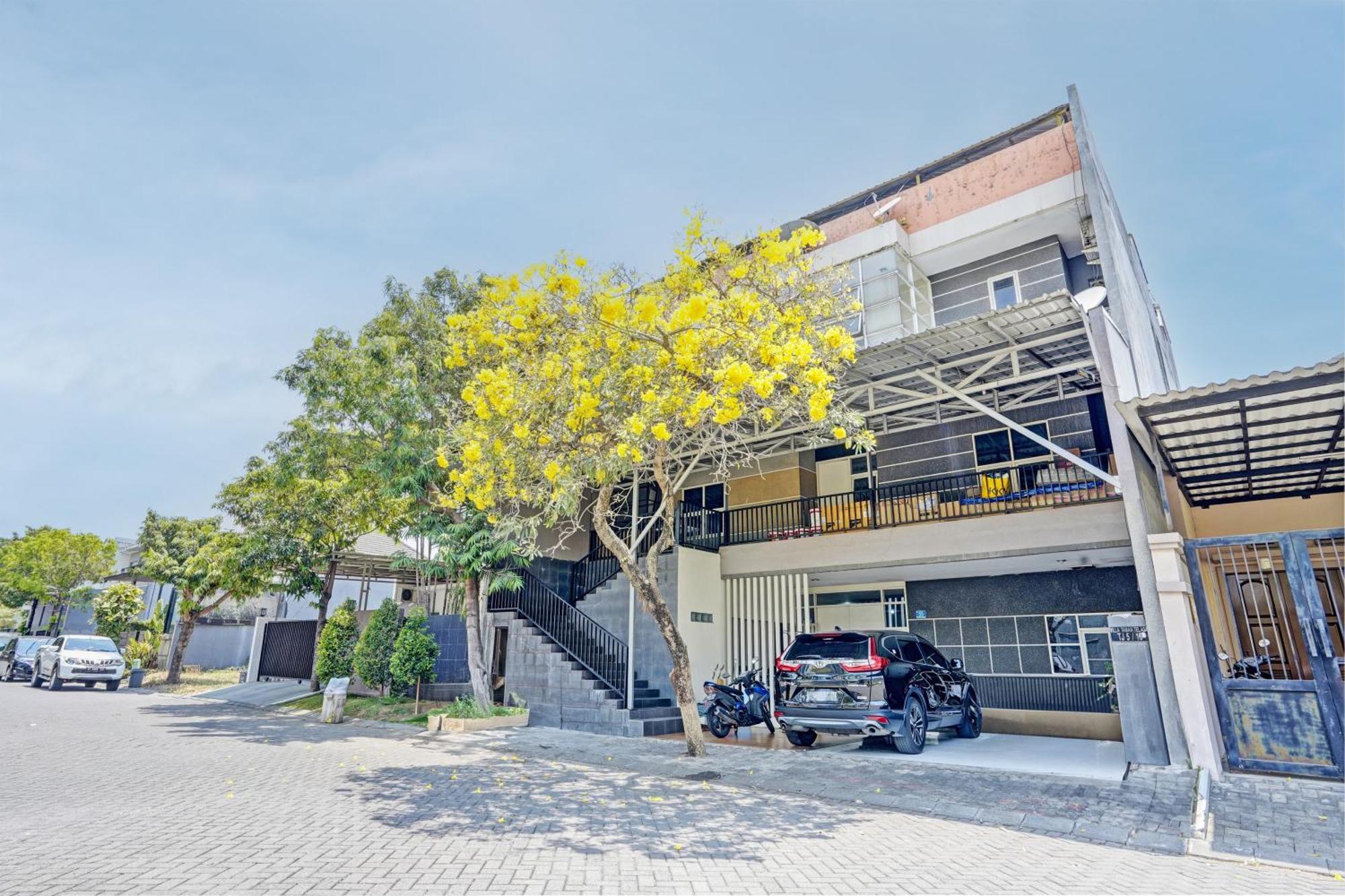Oyo 93112 Garden Homestay 3 Merlion Сурабая Екстериор снимка